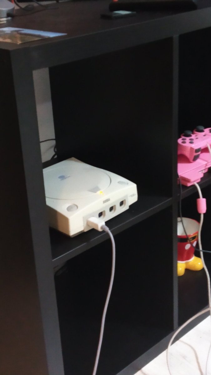 pernadas1986's tweet photo. Today i Will wake up this baby with this game. 
#sega 
#Dreamcast 
#gamers 
#retrogames 
#retrogamers https://t.co/SP3aA72DHt