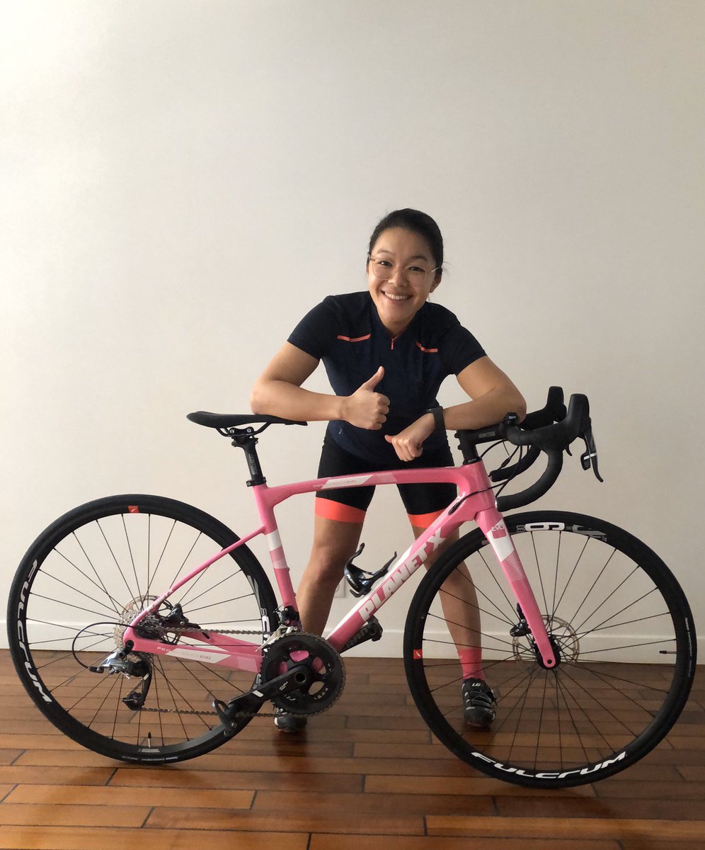 louloubor's tweet photo. #NEWBIKEDAY Me voilà à nouveau sur roues, et cela, grâce à VOUS ! Mille mercis pour votre solidarité, c’était fou ! Allure de #Barbie mais vitesse de #Hotwheels 😜 see u soon sur les routes dès que possible ! 🚲 https://t.co/rWt9O5zqXh