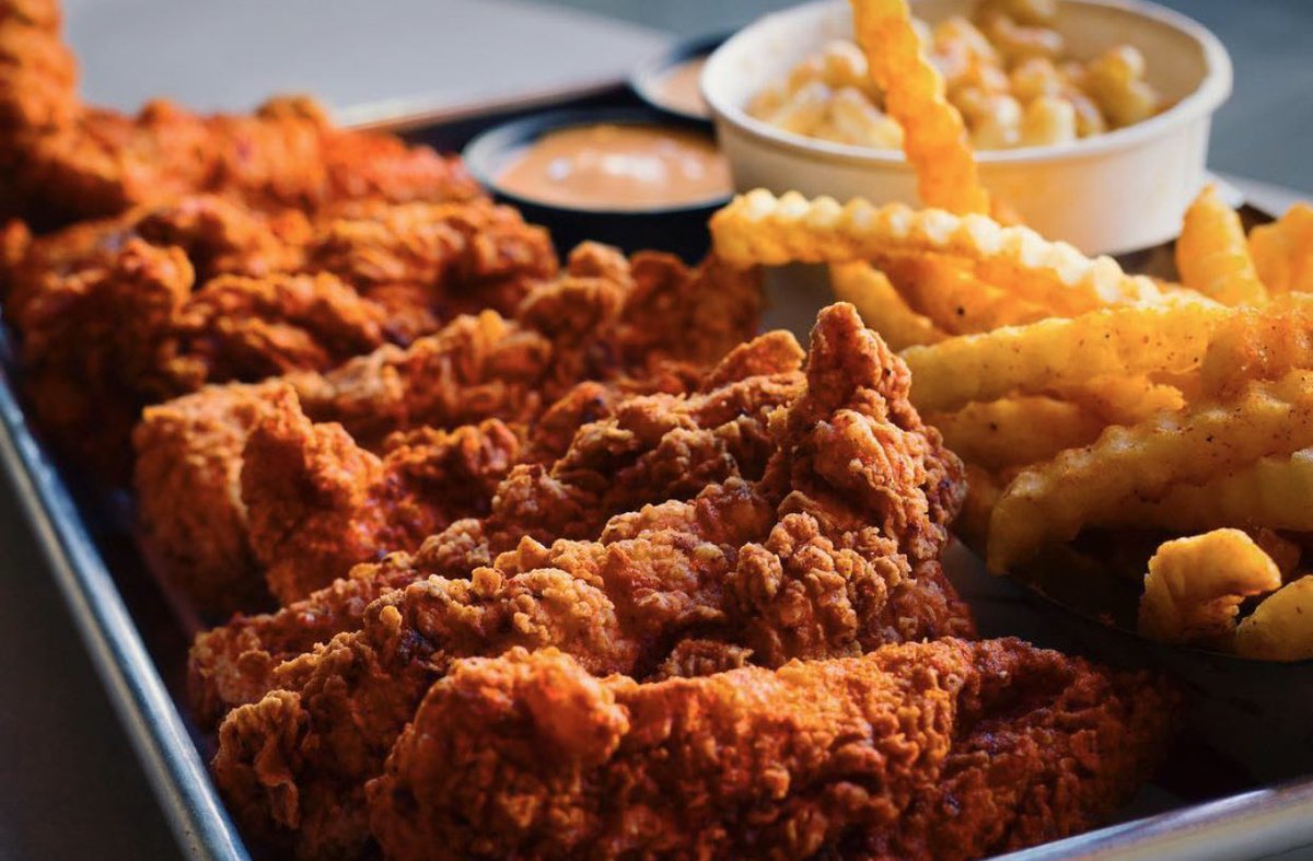 hot_chikn's tweet photo. Anyone else craving these tenders as much as we are? SEE YOU TOMORROW @ 4PM! 🔥🙌🏼🔥 #hotchikn https://t.co/UURh8uGePM