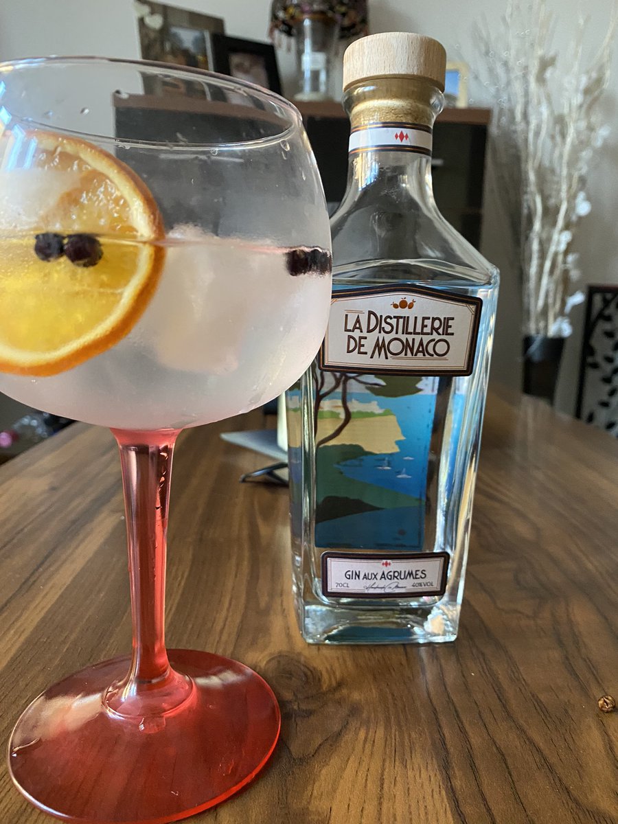 bcfcbradz's tweet photo. Cheers @craftginclub 🥂 this months gin is fantastic! @Becks94x  #craftginclub #gin #ginstagram #maygin #BankHoliday https://t.co/USyGAi7gQv