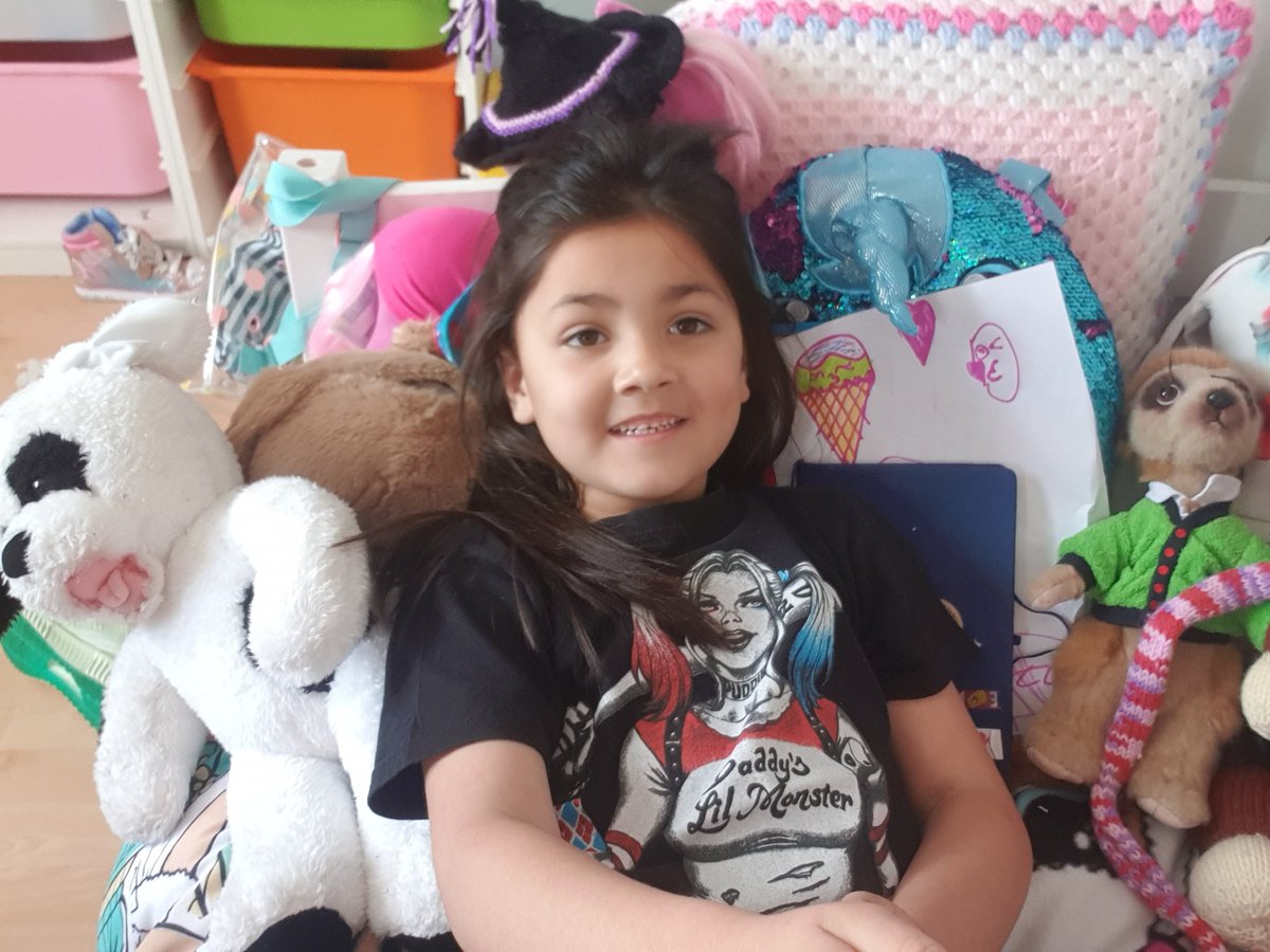 cglynn1989's tweet photo. When you find a selfie stick and give it your 6 yr old π€£π€£ #keepingherentertained #funallday #phonefullofpics ππ€¦ββοΈ #princess #littlelady #6goingon16 https://t.co/ToAk6tAjE6