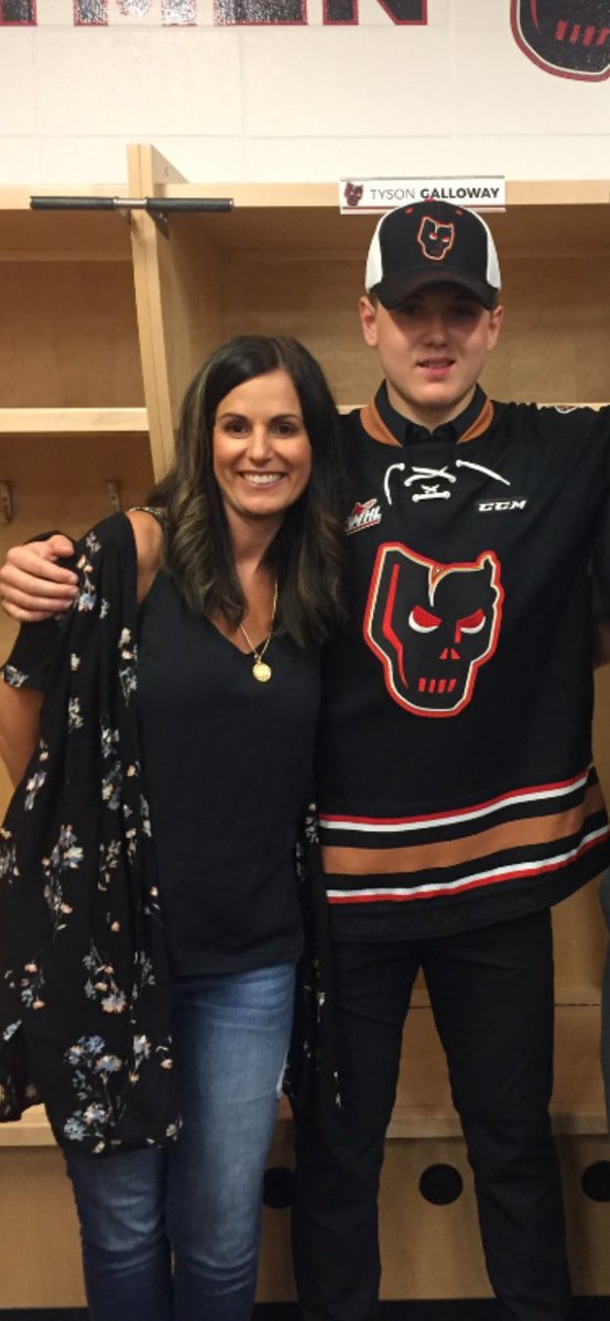 WHLHitmen's tweet photo. We Love All Our #HitmenMoms !
Print off the Mothers Day card link below and colour it in just in time for Mothers Day May 10th!
Make sure you tweet us when you finish as a Hitmen Prize Pack will be given away!
https://t.co/1O2yx0r2Pr https://t.co/ekhZYyWGRq