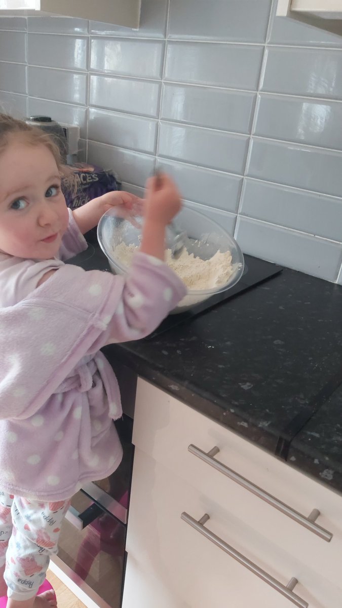 KellyLV87's tweet photo. @RosemaryLibPM Sorry I haven't been in touch with what Lexi has been upto, here's a few pics. Baking, crafting and lots of exploring around the river. She's missing her teachers and friends lots! https://t.co/bt42jIlulR