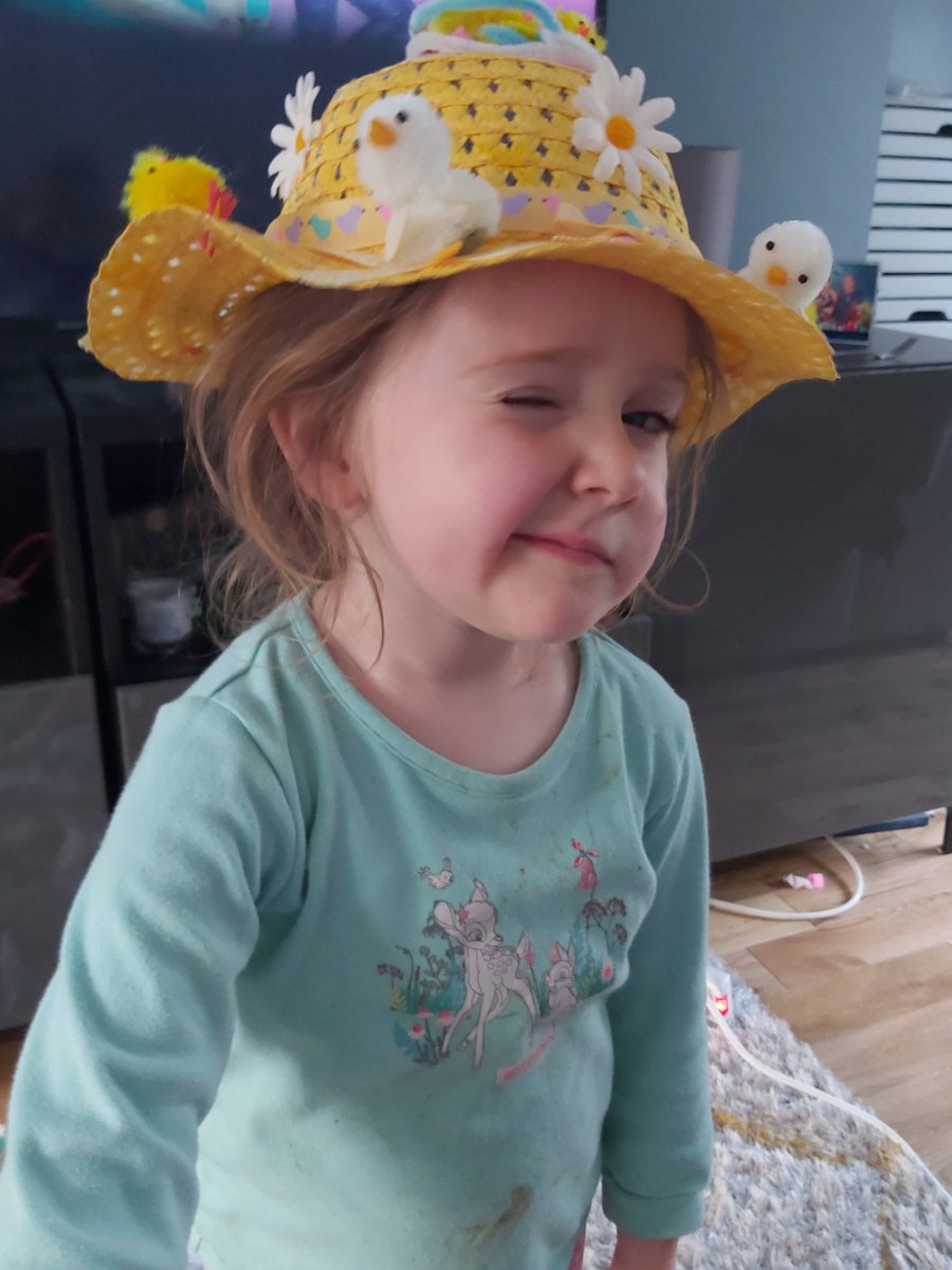 KellyLV87's tweet photo. @RosemaryLibPM Sorry I haven't been in touch with what Lexi has been upto, here's a few pics. Baking, crafting and lots of exploring around the river. She's missing her teachers and friends lots! https://t.co/bt42jIlulR