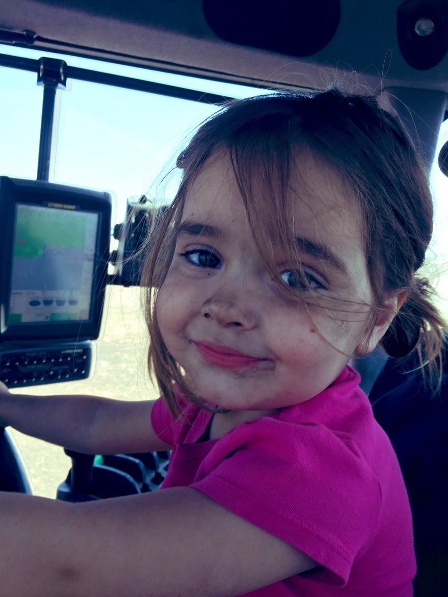 #TBThursday to 4 years ago. This kid is happiest with dirt on her face! I think ‘FARM’ is her favourite season 😂 #farming #seeding #family #Saskatchewan #DuttonFarms
