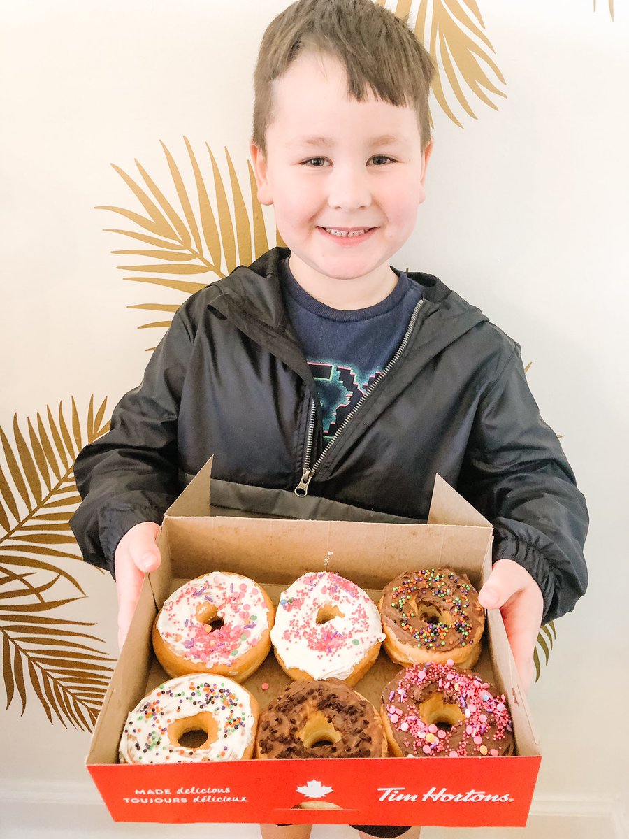 elizabethsemple's tweet photo. Learning about fractions this week with @nfavotto &amp; Oliver made half of his donuts chocolate &amp; half vanilla. He also noticed we could split 3 ways equally so we each get 2! 🍩🍩🍩 #donutmath @Andy_Semple https://t.co/qR121KLiR5