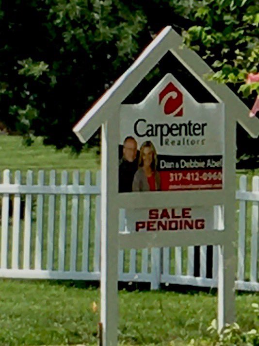 TeamAbelHomes's tweet photo. My hubby is so talented!! He built this frame  around our sign for our latest sale 🏠
#TheAbels
#TeamRoyale
##CarpenterRealtors https://t.co/F1w2FubX1w
