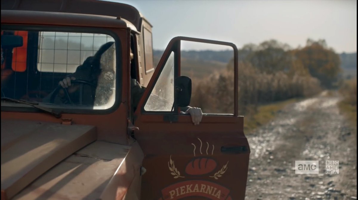 Ineta_Sim's tweet image. #Polish village on #KillingEve3 🇵🇱😀