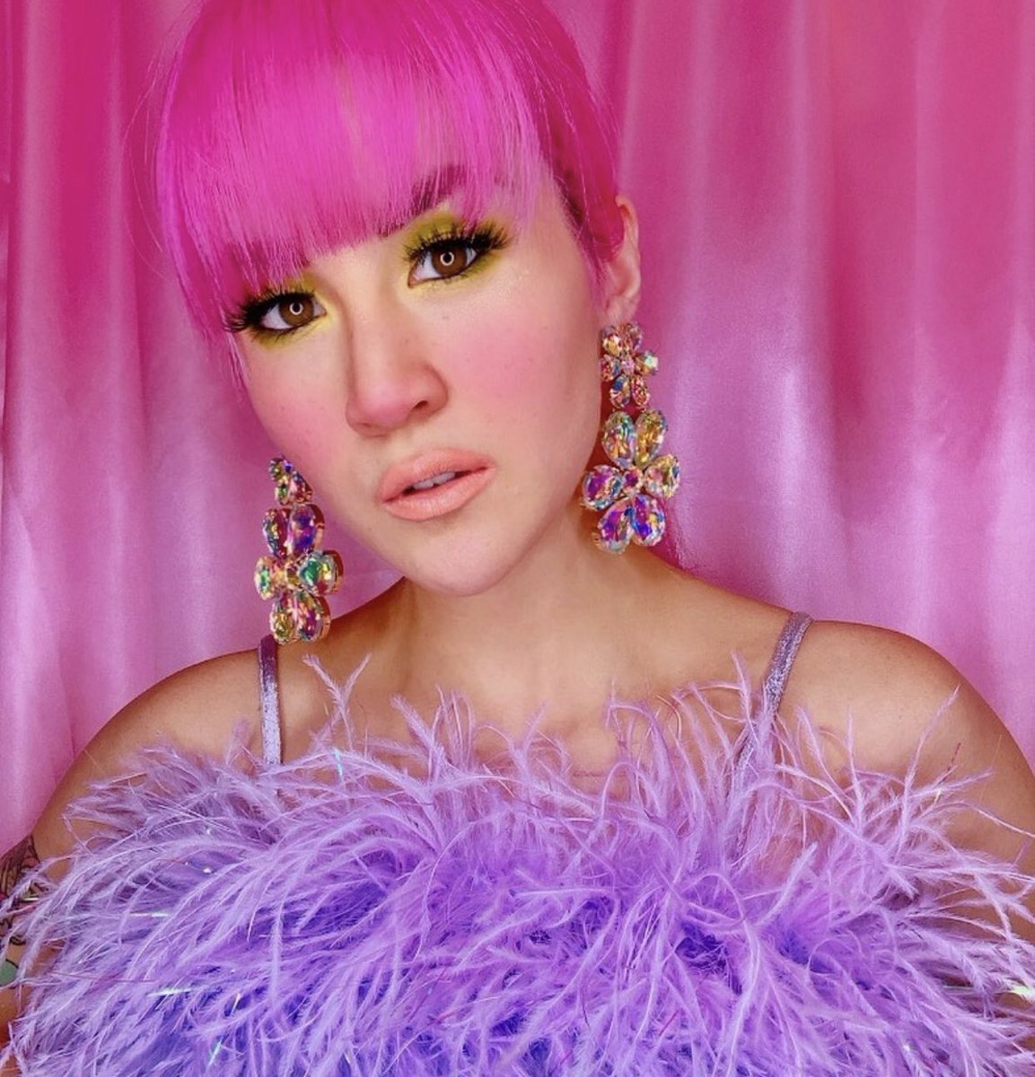 KimchiChic's tweet photo. Chrissa Sparkles is a pink dream wearing Peach Pink High Key Gloss 💖☁️ @chrissasparkles @KimChi_Chic #kimchichic #kimchichicbeauty #beauty #makeup #pink #highkeygloss https://t.co/V2eoiWH5V9