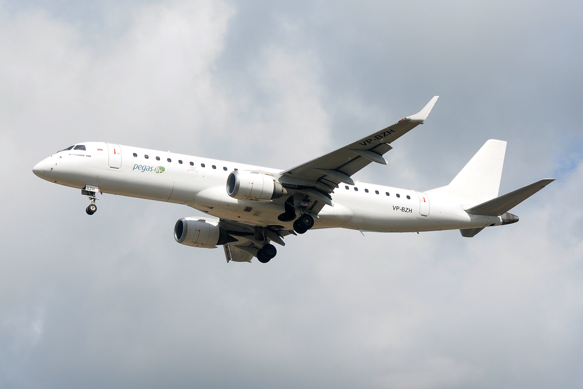 MaximGolbtaiht's tweet photo. Беляш
VP-BZH - Ikar - Embraer ERJ-190LR (ERJ-190-100 LR)
#pegasfly #Ikar #Embraer #ERJ190LR #e190 #Embraer190 #uuee #svo #spotting #mespotter #avgeek #megaplane #sheremetyevo #moscow https://t.co/cWWZELzUDb