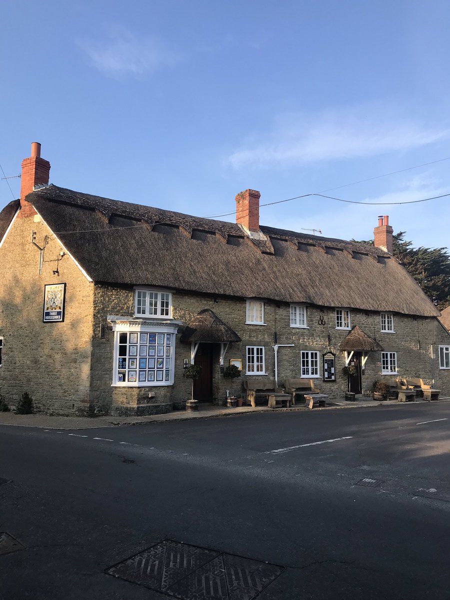 palmersbrewery's tweet photo. Gorgeous takeaway curry from the wonderful @The_Horseshoes the perfect way to start a Bank Holiday weekend #staysafe #supportpub #Covid19UK https://t.co/MTiJmmCW01