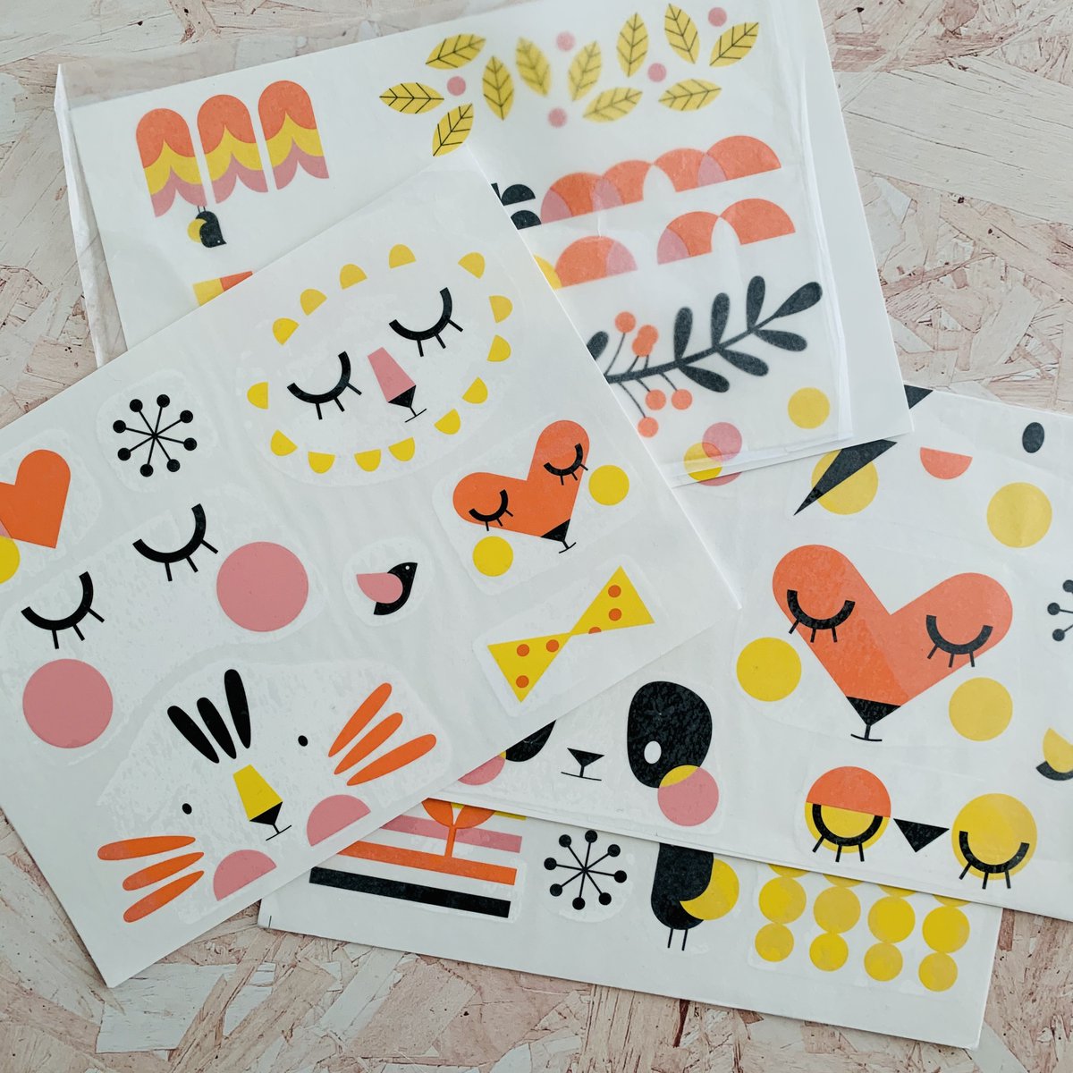 I'm starting a DIY Club where you can decorate stuff at home in my designs. Join me! 👉🏼 camilaprada.com/pages/bright-d…