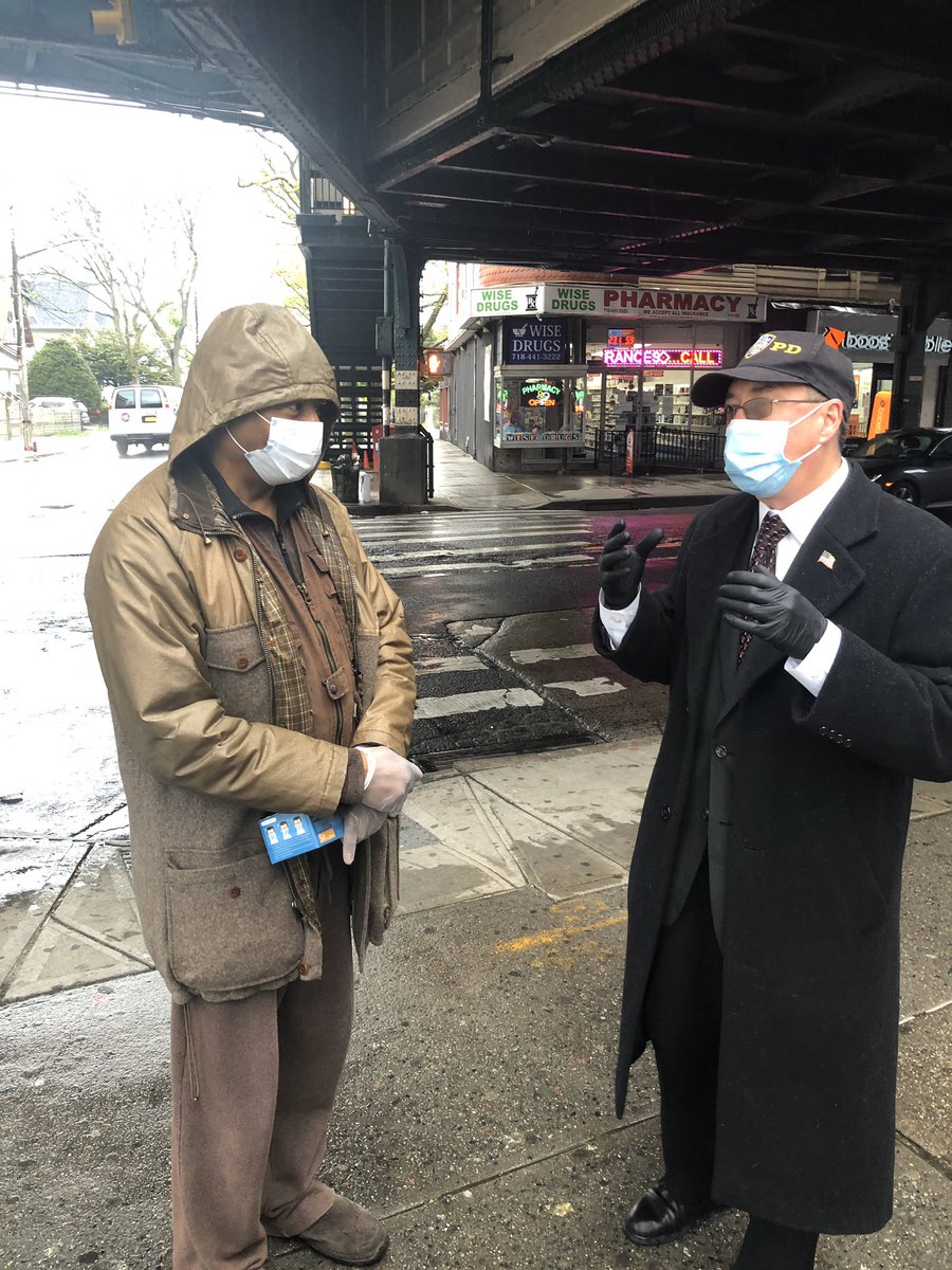 JSandersNYC's tweet photo. Giving away masks π· with @LisaGRockaZumba in Richmond Hill.
#SandersD10 #Coronavirus https://t.co/1pBKPZiWE9
