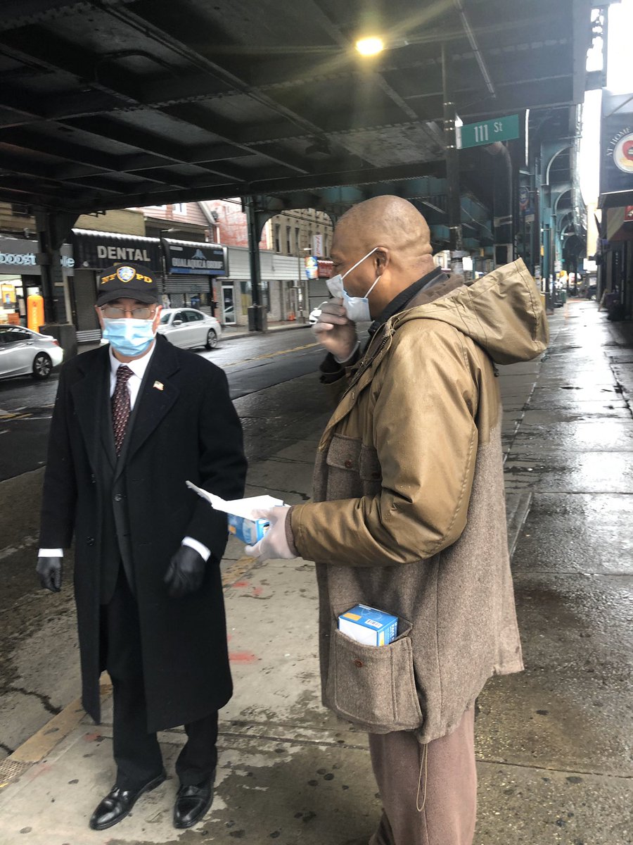 JSandersNYC's tweet photo. Giving away masks π· with @LisaGRockaZumba in Richmond Hill.
#SandersD10 #Coronavirus https://t.co/1pBKPZiWE9