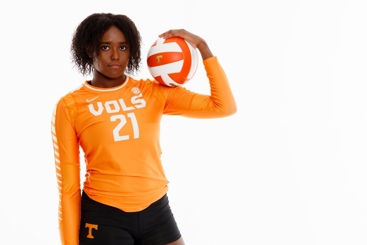 Vol_VBall's tweet photo. Congrats to @k1keeble, @gianampellizzon and @dmahaffey4 — our three representatives in the 2020-21 @VOLeaders class! 🍊 🏐

📰 » https://t.co/AEXxX541gQ https://t.co/RWgEGAjatv