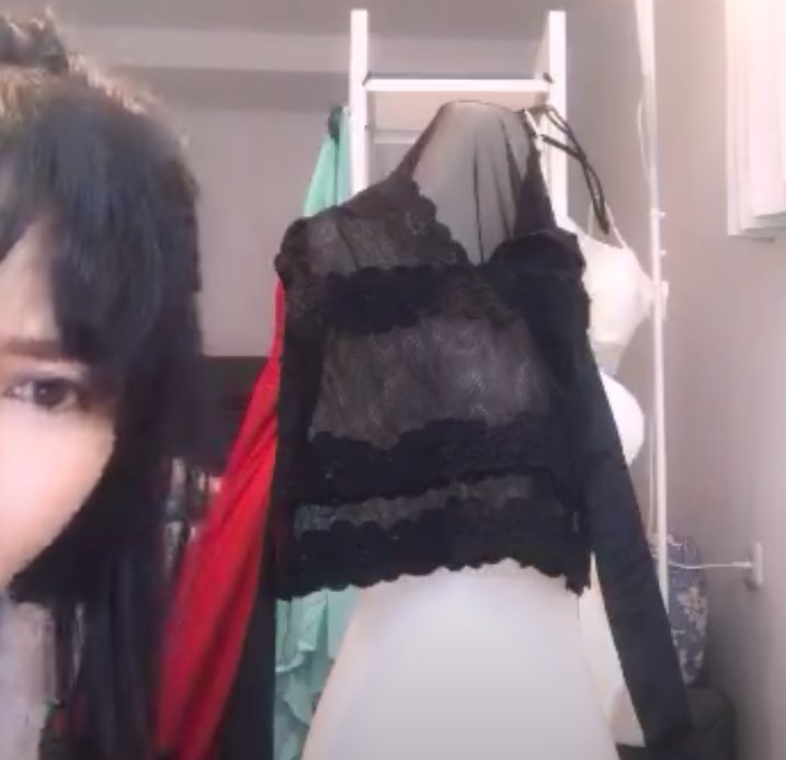 ustadchen's tweet photo. Ya Allah gue beli sexy lingerie di shopee live. Kan rebutan tuh karena murah meriah, alhasil pas gue menang, yang jualan langsung shock 

“eh.. yang dapet lingerie terawang.. pak Ustad...” 

terus semua comment langsung “😱😱” 😭😭😭😭😭😭😭😭😭😭😭😭 https://t.co/ejJ4sqYgqj
