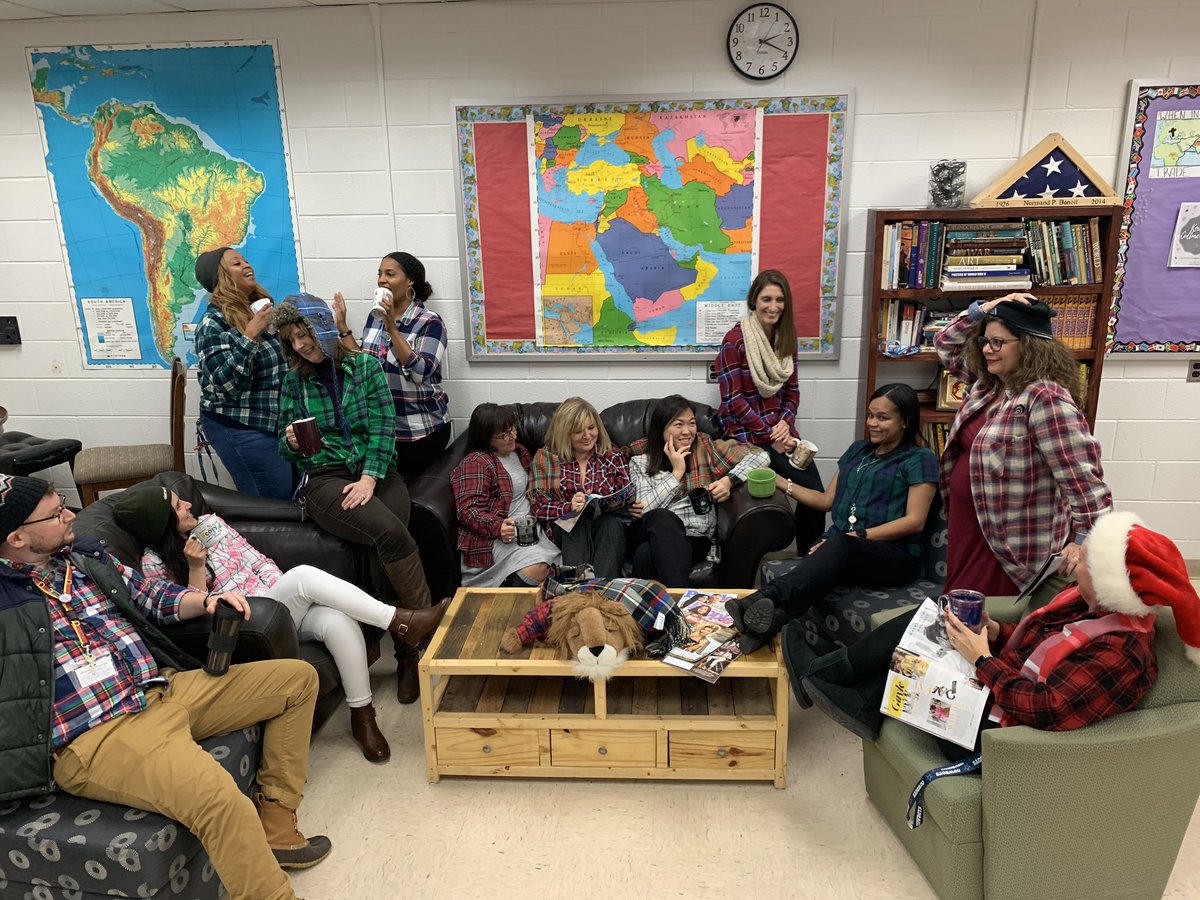 TallwoodLions's tweet photo. Our world languages teachers are out of this world! Thank you for all you do to introduce our students to new languages, cultures, travel, and more. You are #LionsAmazing! 🦁💛💜 #TeacherAppreciationWeek #ThankATeacher #LoveEducators https://t.co/snJk24jusx