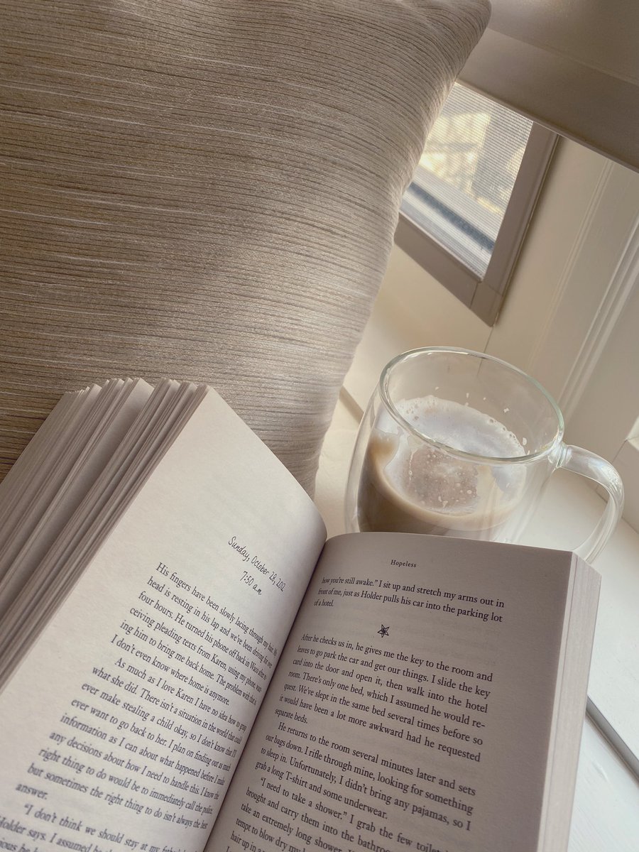 stefdarg's tweet photo. I just read “Hopeless” by @colleenhoover and I’m speechless! By far one of the best books I’ve ever read! I couldn’t put it down, I literally pulled an all nighter without even realizing it😂 #hopeless https://t.co/TEc4bhE8oe