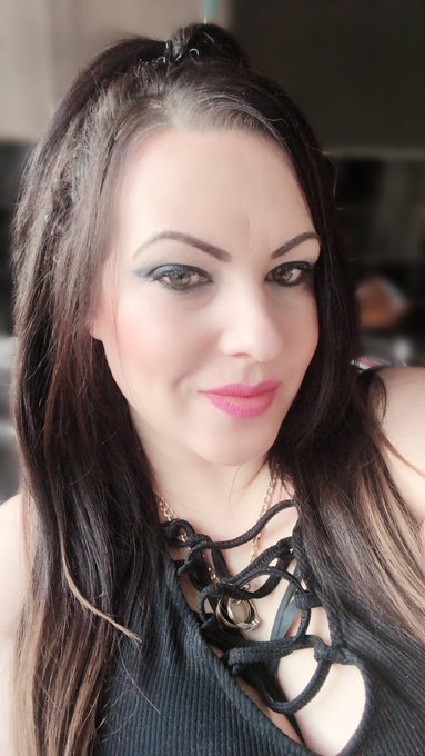 Good evening guys who&rsquo;s horny and wants some naughtyness on my onlyfans ? https://t.co/BIra7hDX38 come<a href="/tag/newprofilepic"class="tags"><span>#newprofilepic</span></a>