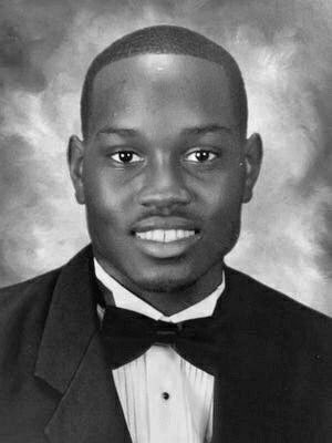 CitizenTex_'s tweet photo. AHMAUD ARBERY.
Remember his name.
Remember his face.
Remember his life.
#JusticeForAhmaud #AhmaudAubrey #BlackLivesMatters https://t.co/4MEWgg679i