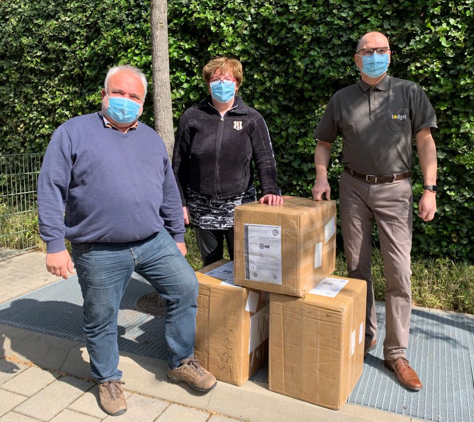 lodgit's tweet image. Together against corona pandemic - donation of 6000 surgical masks to Leipzig Zoo lodgit-hotel-software.com/newsreader/don…