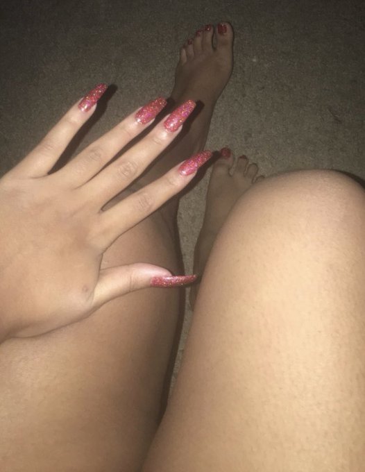 You guys like 😍😍❤️  #prettyfeet #footfetish #feet   https://t.co/o0CA7LRqlg https://t.co/lTRM5KeBOa<a href="/tag/prettyfeet"class="tags">#prettyfeet</a><a href="/tag/footfetish"class="tags">#footfetish</a><a href="/tag/feet"class="tags">#feet</a>