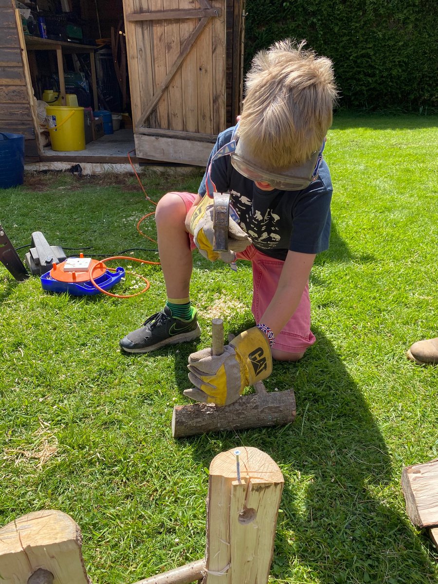 ElstreeSchool's tweet photo. Learning out to make a bench - a fun afternoon of activies for one of our Year 3 children #lifeskills #ElstreeSchool #ElstreeCommunity #Outdoorlearningforkids https://t.co/81WJNKvaSK
