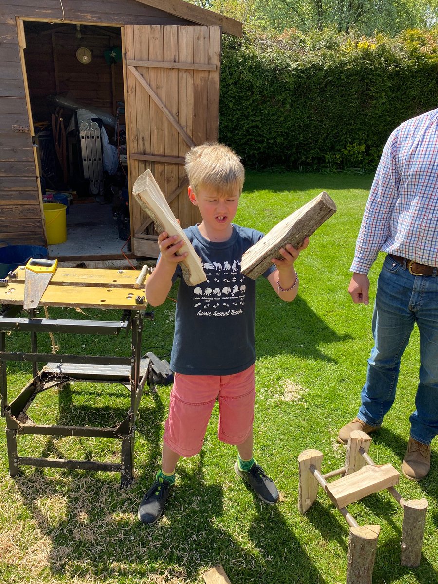 ElstreeSchool's tweet photo. Learning out to make a bench - a fun afternoon of activies for one of our Year 3 children #lifeskills #ElstreeSchool #ElstreeCommunity #Outdoorlearningforkids https://t.co/81WJNKvaSK