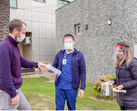 🔜😷🇨🇱👏 " <a href="/UTalca/">Universidad de Talca</a> e #Inacap #entregaron más de 500 #protectores #faciales al #Hospital de Curicó"

✅Revisa la nota aquí: bit.ly/35Fr2nL

#UTalcaContigo #IngenieríaUTalca