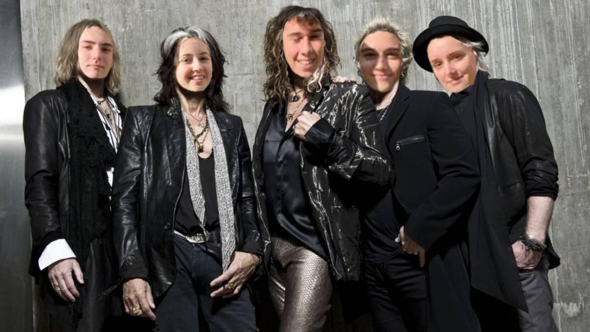 sensations_co's tweet photo. ¿Sabéis que otra banda nos encanta de música? ¡Pues si, Aerosmith! Aquí tenéis los directivos en un montaje que nos ha propuesto @JASPAIN. Muchas gracias por la oportunidad #junior #sensations #miniempresas https://t.co/Etu82mBVq0