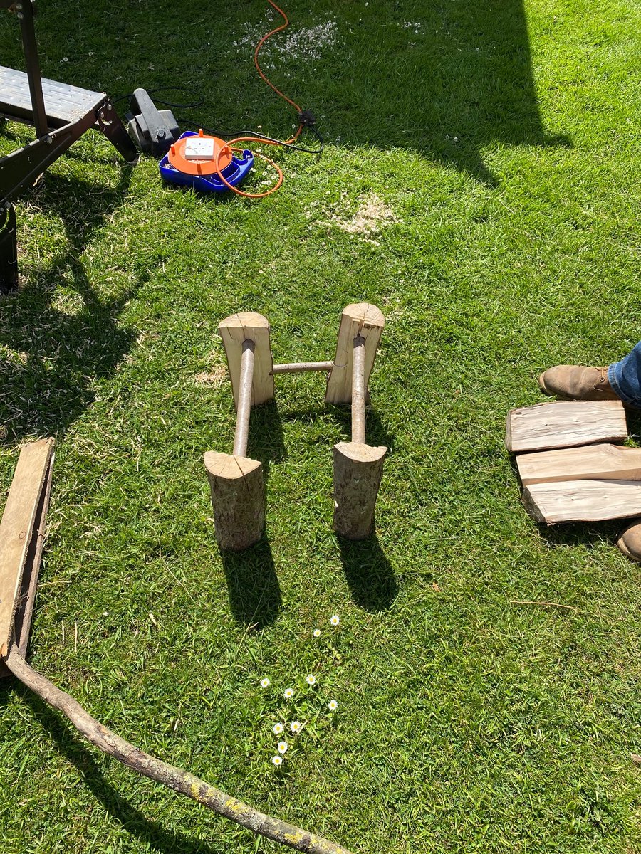 ElstreeSchool's tweet photo. Learning out to make a bench - a fun afternoon of activies for one of our Year 3 children #lifeskills #ElstreeSchool #ElstreeCommunity #Outdoorlearningforkids https://t.co/81WJNKvaSK
