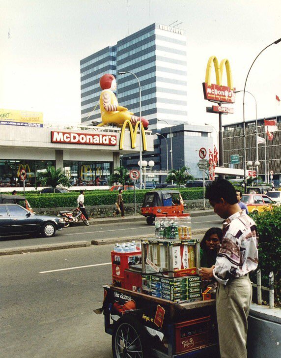 mas_bintang's tweet photo. Whatt... Noooo... McD Sarinah.. 😢

2020 bgini amat yak.. https://t.co/dIIA56q5G2