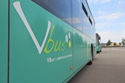 vesoul_and_co's tweet photo. #VBUS A partir du 11 mai
✅ Horaires vacances
✅ Direct 5 ajouté les 14 et 15 mai
✅ Boutique Mobilité ouverte
✅ film transparent isolant le poste de conduite
✅ Condamnation d’un siège sur 2
✅ Nettoyage et désinfection des #bus
#Transports #Vesoul #VesoulandCo https://t.co/Ocz3ivoGzQ