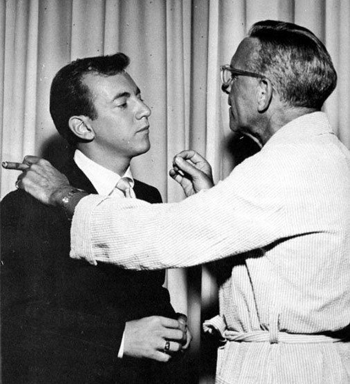 bobby_darin2's tweet photo. May 7-17 1959: Bobby opened for George Burns at Harrah's in Lake Tahoe.
"Darin," says Burns, "has the talent & the personal magnetism to become the dominant entertainer of his generation. Nothing can stop him but himself."
#mentoringmatters #enormoustalent #driveanddetermination https://t.co/t13FqoDiRl
