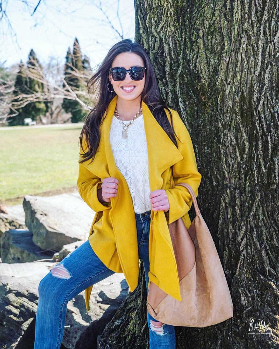 If we have to stay bundled up for #Spring let’s at least make it fun💛 #stylemehappy 
#styledshoot 📸 @michael.goltz 
#ootd #springfashion #vibrantcolors #colormehappy #happythings #dailydoseofcolor #spring2020 #earlyspring #springstyles #weekendstyle #pittsburghmodel #pghmodel