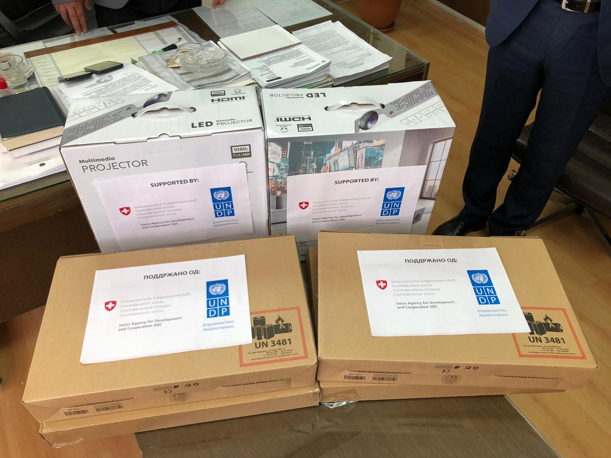 UNDPMK's tweet photo. Денеска Управата за извршување на санкциите прими донацијата на техничка опрема од UNDP и Амбасадата на Швајцарија со која 20 малолетните лица од казнено-поправната установа Затвор Охрид ќе имаат шанса да го завршат основното образование. #NoOneLeftBehind #SwissSupport https://t.co/CmtE2ccQwV