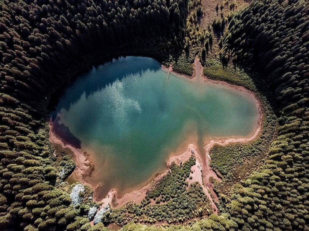 AzoresWhatElse's tweet photo. Photo By @patty_intotheblue - Lagoa do Canario • #saomiguel .
#djimavicair #mavicair #dronephotography #dronestagram #droneporn #drones #azoresislands #visitportugal #natgeotravel #wandermore #awesomeglobe #landscape_capture #welivetoexplore #roamtheplanet #neverstopexplorin… https://t.co/17D4FbKim0