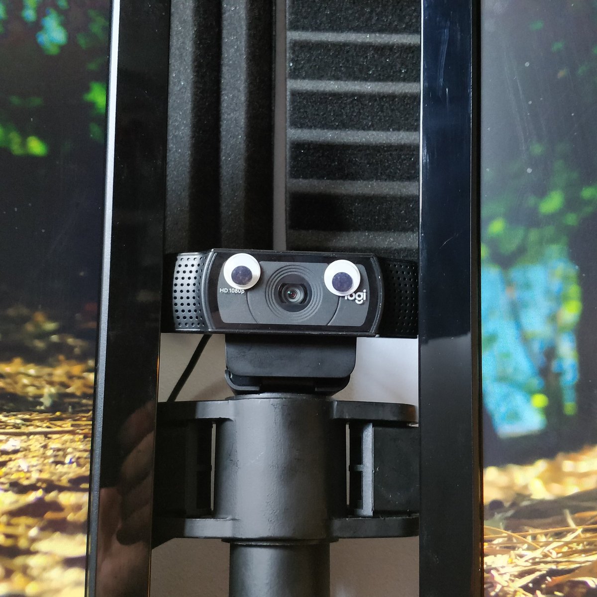 popey's tweet photo. Hoping this little addition to my webcam will  will help me look down the lens 👀 rather than at the screen. 
(Which can be off-putting) https://t.co/7oyt1VE1Gi