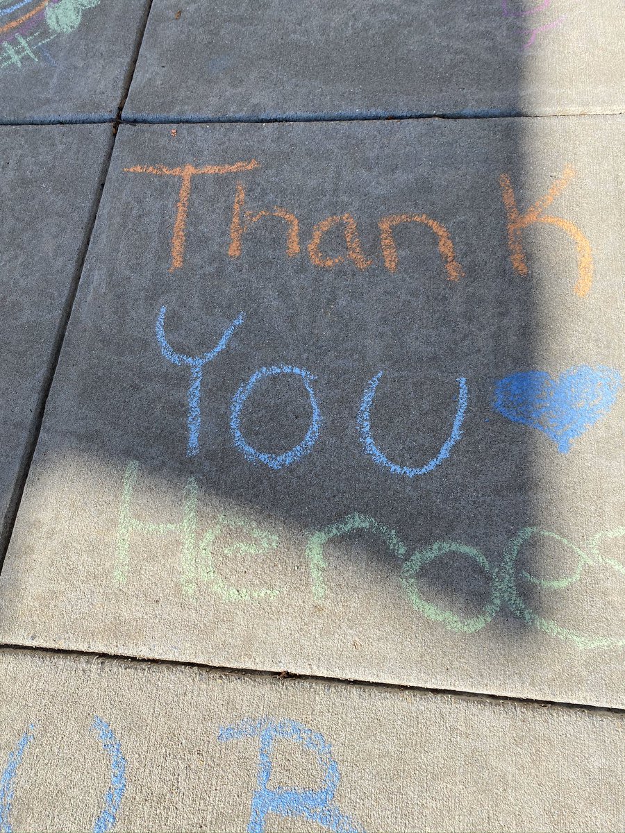 MarisaLavine's tweet photo. Thank you to all the Kaiser Permanente healthcare heroes! My special assistant helped me leave some messages of gratitude for the team @KPMidAtlantic Shady Grove today! #KPProud #ChalktheWalk #HeroesWorkHere https://t.co/iQb6jIXH8k