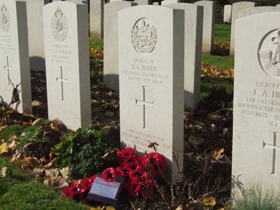 _Marcus_Hook's tweet image. Remembering today - the 80th anniversary of my father's uncle sustaining injuries - which were to prove fatal - in defence of the Blockhouse, at Le Peckel. 2nd #Glosters held it for 4 days. Dennis Ruddy died a week later. #Gloucestershire #Cassel #Dunkirk Grave at #Longuenesse