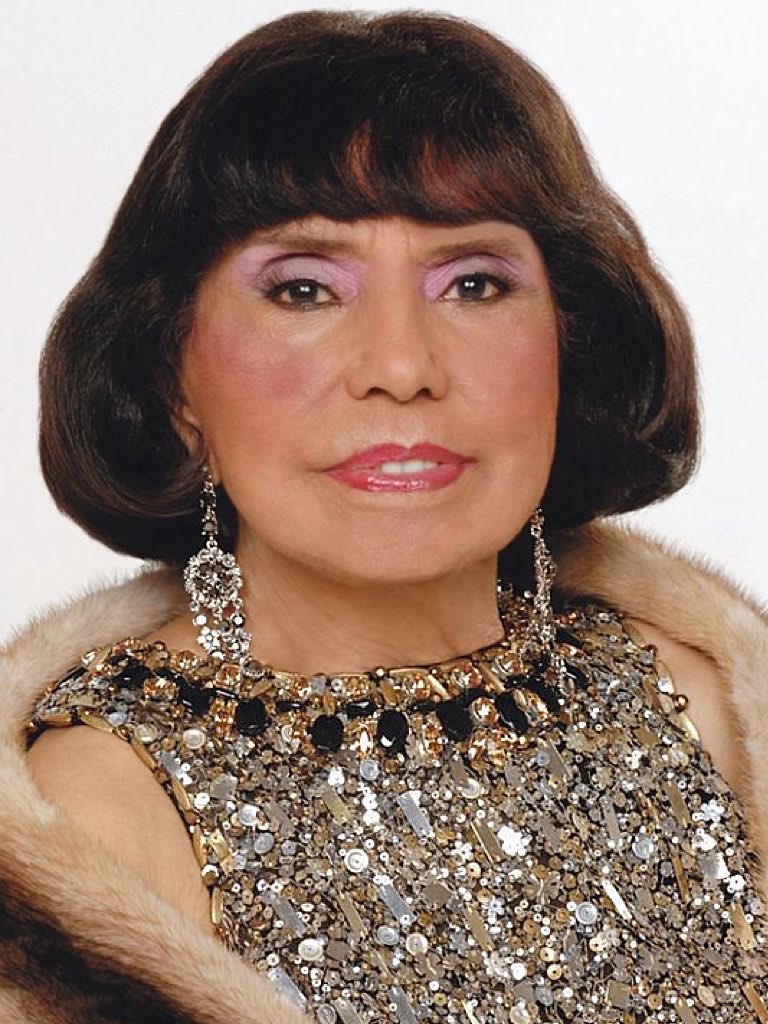 DSTQuAC's tweet photo. “My mother Eunice Johnson created Ebony Fashion Fair because she felt that fashion could be used for black empowerment. She just wanted to prove there was nothing you couldn’t do; there was no barrier to black beauty. “-Linda Johnson Rice
#BeautiSoulSister
#DSTMayWeek
#DSTQuAC https://t.co/lWkJmaIvaM