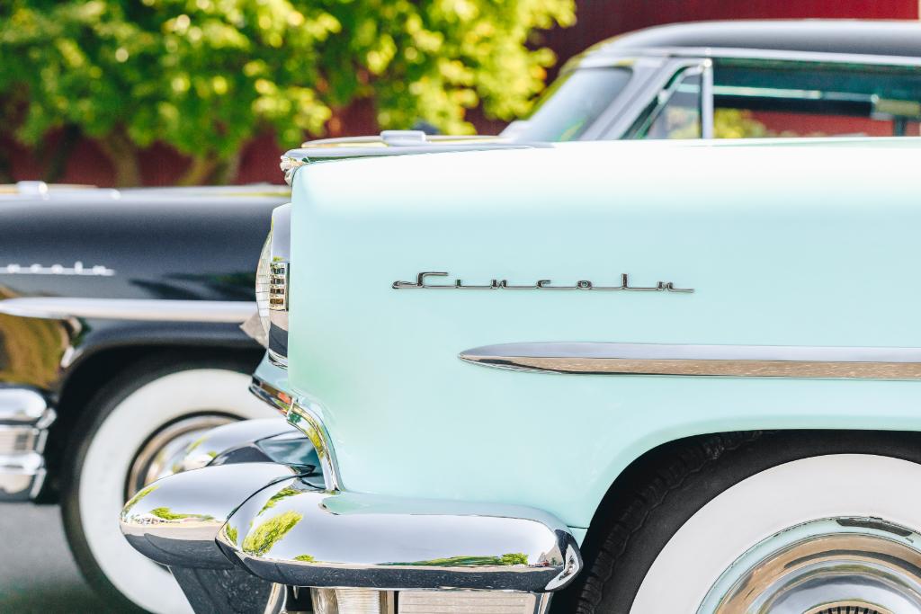 LincolnMotorCo's tweet photo. Daydreaming of road trips with old friends. Where would you take these classic 1954 Lincoln Capris with your favorite travel companion? #TBT https://t.co/3wcj5sB6va
