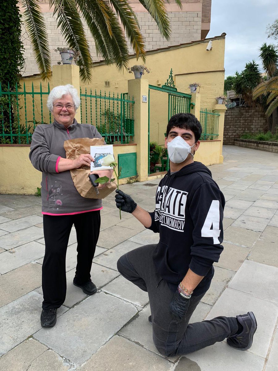 capaviasense's tweet photo. No permetrem que la soledat i l'aïllament converteixin a la gent gran en les víctimes silencioses del maleït virus.

#CapÀviaSense @FIATCseguros #FundacioTxapeldun @caixabank_cat @FundlaCaixaCAT https://t.co/UVUxUEIUzL