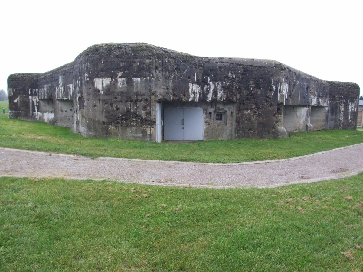 _Marcus_Hook's tweet image. Remembering today - the 80th anniversary of my father's uncle sustaining injuries - which were to prove fatal - in defence of the Blockhouse, at Le Peckel. 2nd #Glosters held it for 4 days. Dennis Ruddy died a week later. #Gloucestershire #Cassel #Dunkirk Grave at #Longuenesse