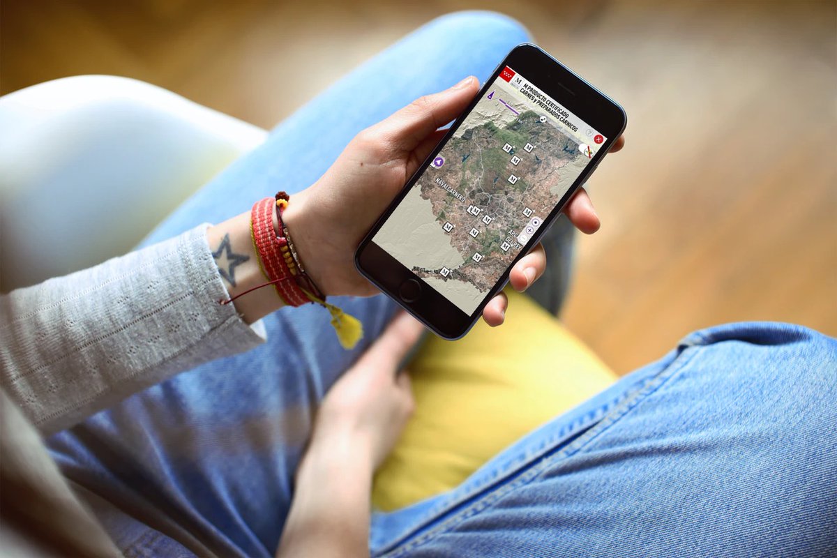 En nuestra #app puedes encontrar fácilmente las #empresas que producen y cultivan en la región. Tus #productoslocales al alcance de tu mano. 

¡Descárgala! Flecha hacia la derecha bit.ly/AlimentosMadrid

#MProductoCertificado #AlimentosDeMadrid