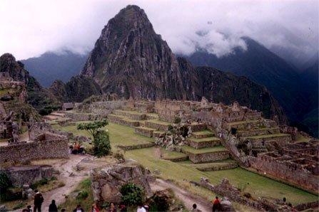 Machu Picchu (che significa vetta antica in spagnolo) si trova in Perùed è detta la città perduta. #città #inca #machu #MachuPicchu #cittaperduta #misteridellastoria #acims #milano misteridellastoria.com/machu-picchu-l…
