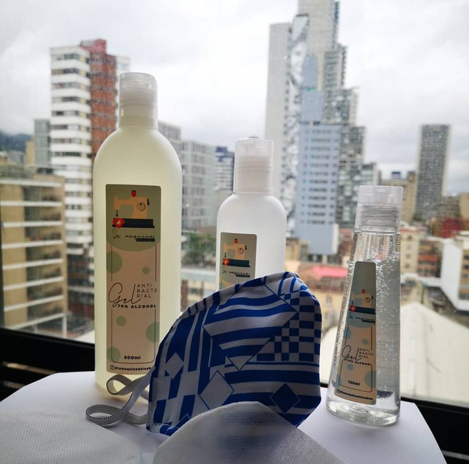 AngelaPerversa's tweet photo. Otro regalazo de @AmorATiempo1, para la mamá precavida que dice que seguro mató a confianza y quiere desinfectarse hasta el alma, como la mía: #KitSolidario de cuidado (antibacteriall, tapabocas), por cada kit irá el 20% a 150 familias que viven del reciclaje en #Bogotá. https://t.co/ictjFwthJh