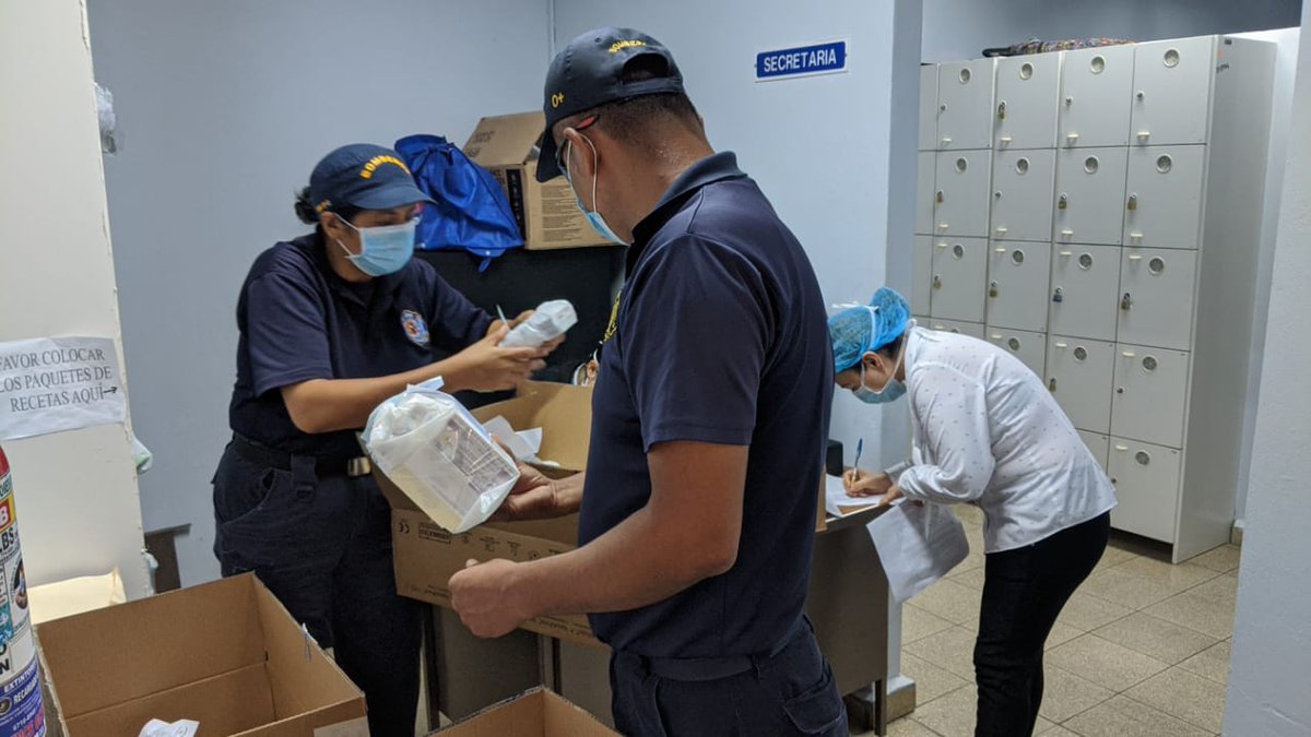 Se les agradece al Benemérito Cuerpo de <a href="/BCBRP/">Bomberos De Panamá</a> de Bugaba, por la ardua labor que realizan en la entrega de medicamentos, dispensados por la farmacia de la policlínica Pablo Espinosa. #UnidosLoHacemos #CSScontigo #TrabajandoPorPanamá