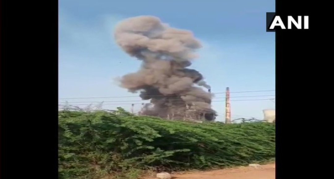 WittyVoyager's tweet image. 3rd heartbreaking news for one day!!! 
Boiler blast in tamilnadu's Cuddalore, 7 injured!!!! #tamilnadu #boilerexplosion #VizagGasLeak #chhatisgarhgasleak