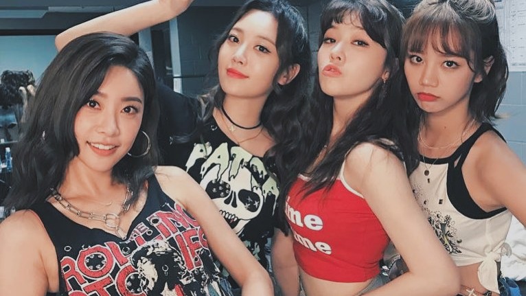 ⠀⠀⠀⠀ ۵【𝐅𝐚𝐦𝐢𝐥𝐲】; 𝐵𝑒𝑐𝑎𝑢𝑠𝑒 𝒈𝒐𝒐𝒅 𝒈𝒊𝒓𝒍𝒔 𝑎𝑟𝑒... 𝑔𝑜𝑜𝑑.∅𝑊𝑒 𝑎𝑟𝑒 𝒏𝒐𝒕 𝒈𝒐𝒐𝒅 𝒈𝒊𝒓𝒍𝒔.